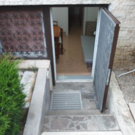 Garden Basement - Seminterrato Max 4 Ospiti - Fiumicino Vicino Aeroporto E Fiera Lejlighed Eksteriør billede