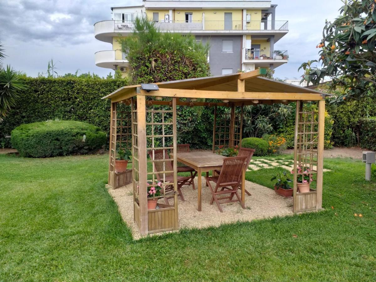 Garden Basement - Seminterrato Max 4 Ospiti - Fiumicino Vicino Aeroporto E Fiera Lejlighed Eksteriør billede