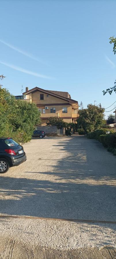 Garden Basement - Seminterrato Max 4 Ospiti - Fiumicino Vicino Aeroporto E Fiera Lejlighed Eksteriør billede
