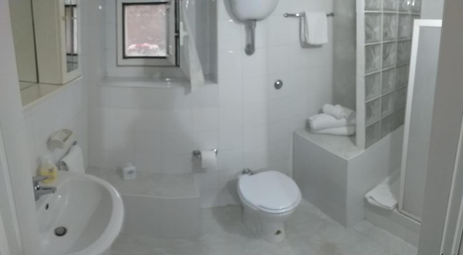 Garden Basement - Seminterrato Max 4 Ospiti - Fiumicino Vicino Aeroporto E Fiera Lejlighed Eksteriør billede